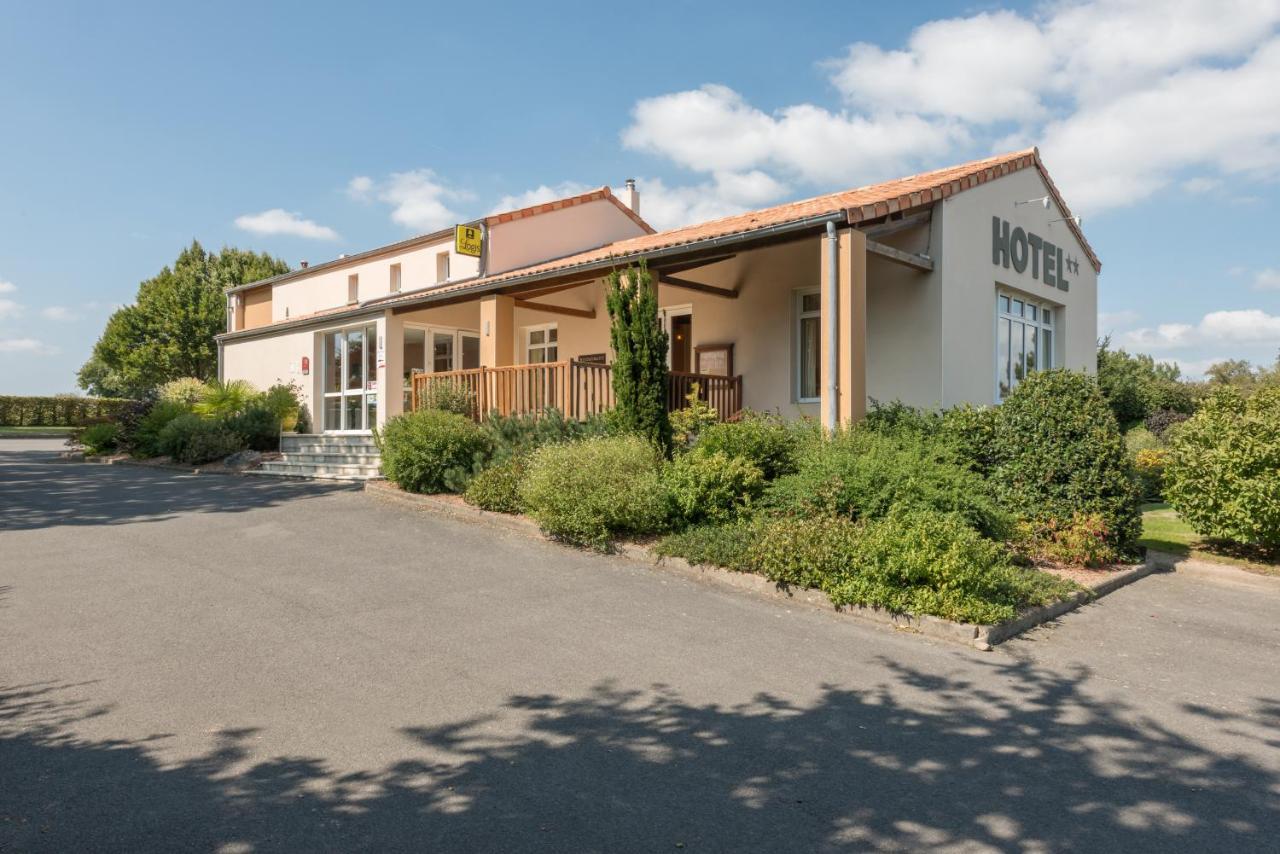 Hotel Les 3 Marchands Bressuire Exterior foto